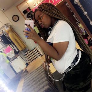 Meet your Posher, Kayla